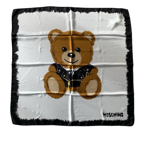 ❤️🧸❤️ MOSCHINO LARGE SQUARE SILK SCARF ❤️🧸❤️ - Picture 2 of 5